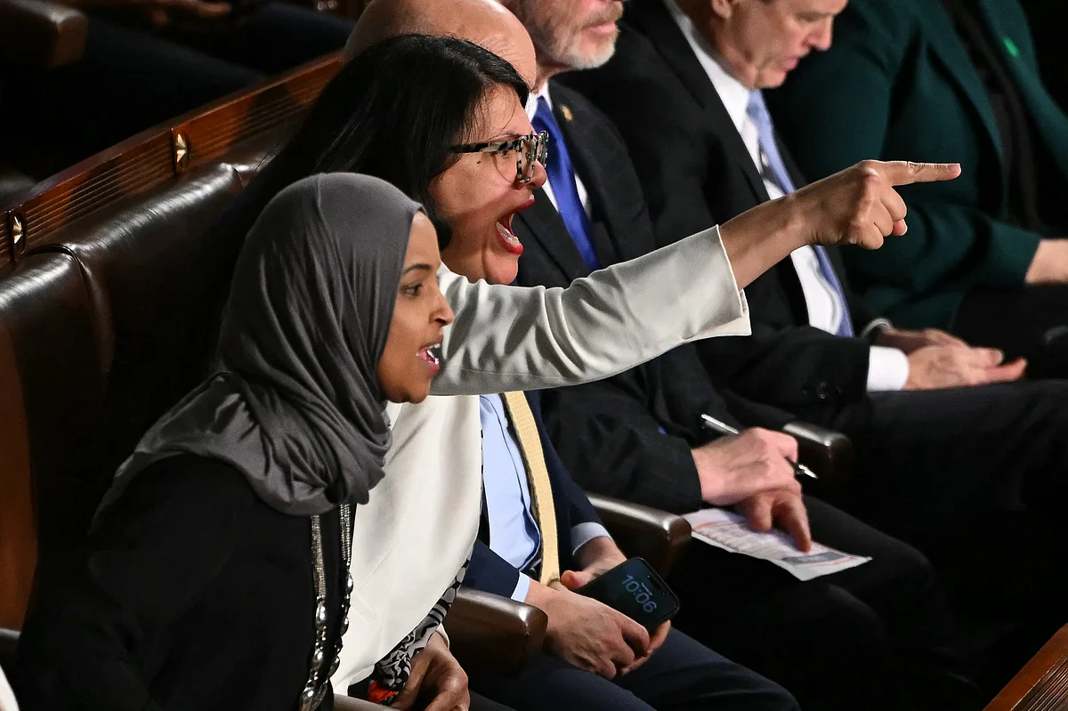 Trump, Müslüman Milletvekilleri Ömer ve Tlaib'in 'Geldikleri Yere Geri Dönmeleri' Gerektiğini Söyledi