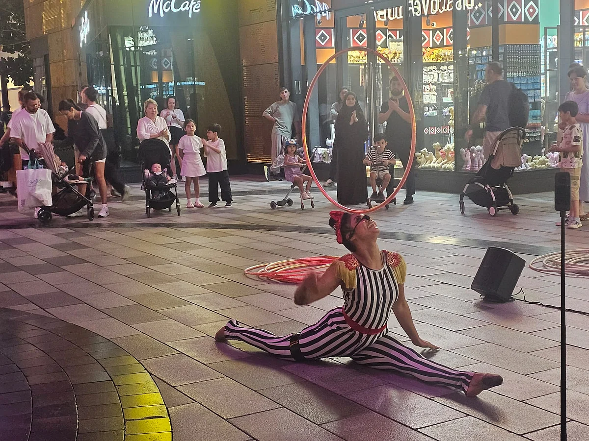 Ücretsiz Canlı Müzik, Hula Hoop Gösterileri: Bluewaters Hafta Sonları Dubai'yi Açık Hava Sahnesine Dönüştürüyor