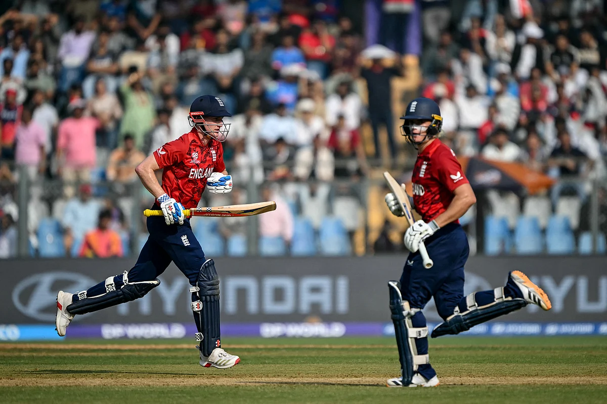 T20 Kriket Dünya Kupası: İngiltere, Son Top Geriliminde Nepal'i Yenmek için Tutunuyor