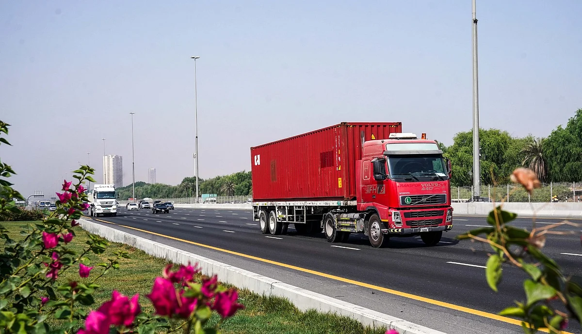 2 Kilit Tünel Hariç Tüm Dubai Yollarını 7/24 4 Mart'a Kadar Kullanmasına İzin Verilen Kamyonlar