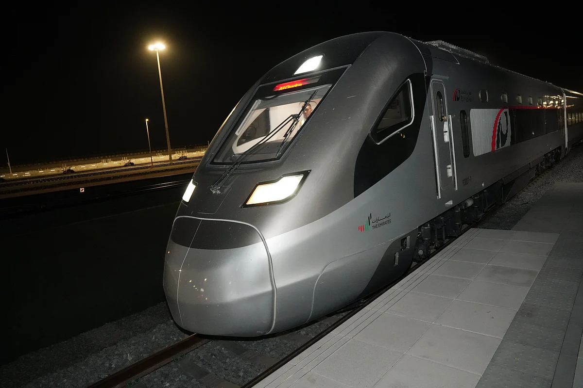 BAE'nin Etihad Demiryolu, Uçuş Askıya Alınırken 350 Yolcu Taşıyor