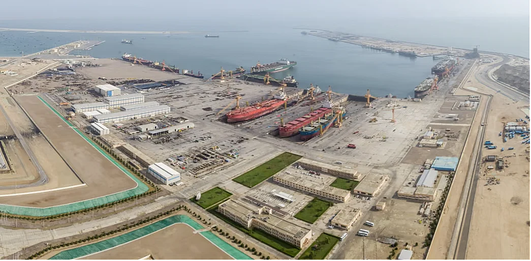 Fujairah Petrol Endüstrisi Bölgesinde Düşen Drone Enkazından Çıkan Yangın Kontrol Altına Alındı