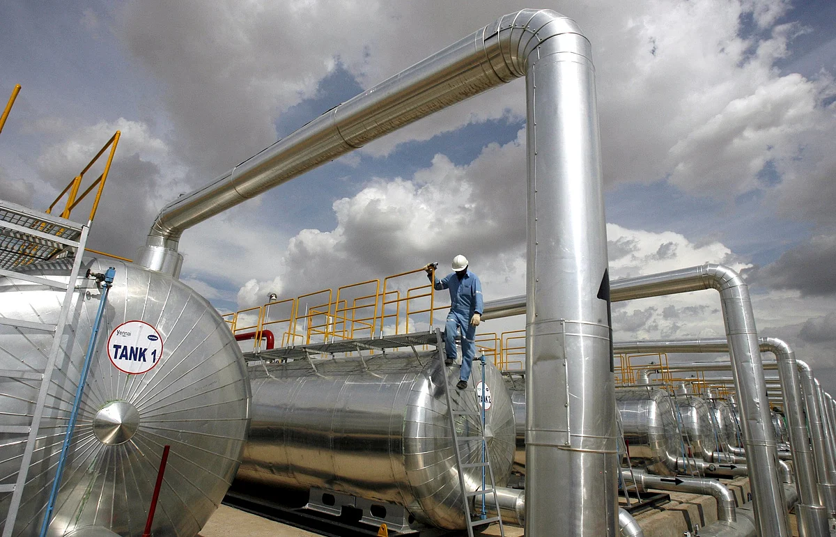 Hindistan'ın Hürmüz Boğazı Belirsizliğinin Ortasında Petrol Arzını Sağlamak için Acil Durum Planlarına İhtiyacı Var