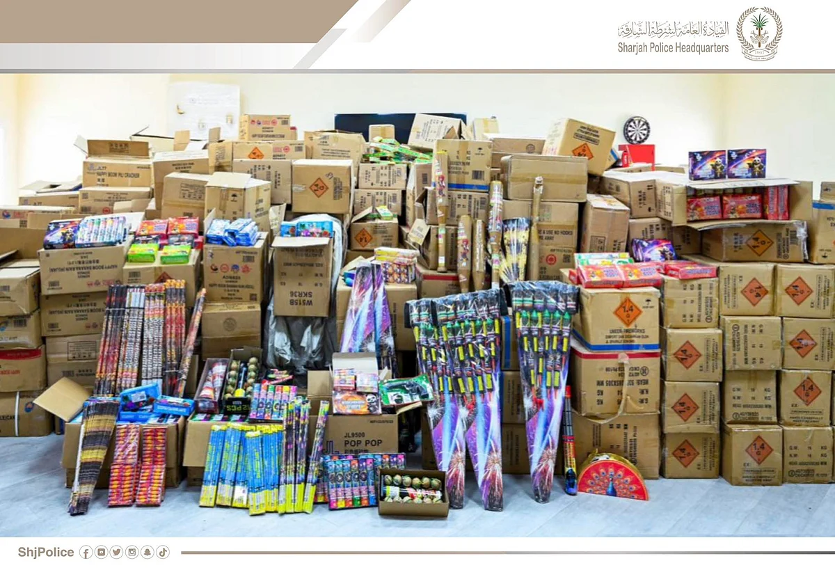 Sharjah Polisi, Baskında 18.600'den Fazla Yasadışı Havai Fişekle Adamı Tutukladı